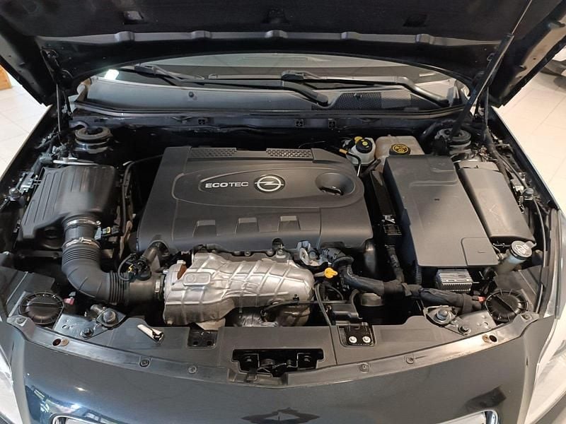 Usado Opel Insignia Selective 130 CV (95 kW) 2013 Negro Berlina