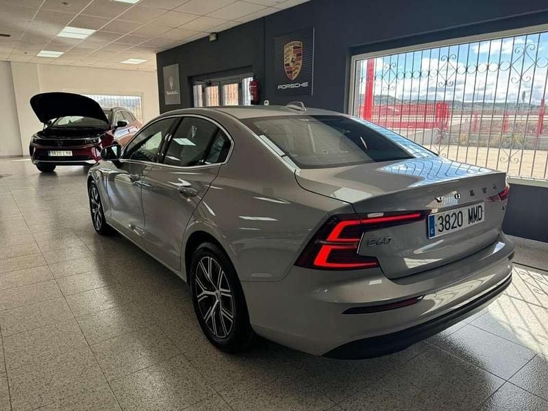 Usado Volvo S60 Core 197 CV (144 kW) 2023 Gris Berlina