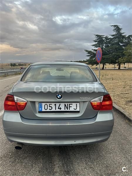 Usado BMW 318 143 CV (105 kW) 2006 Gris / plata Berlina