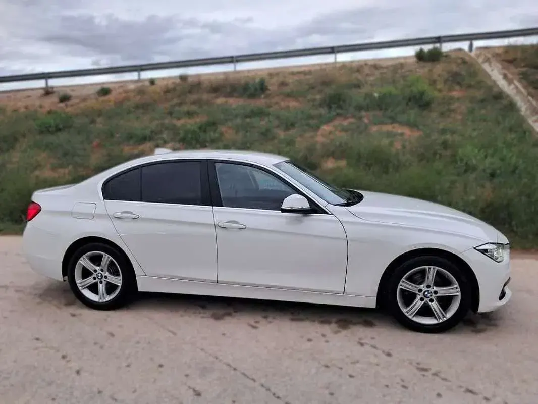 Usado BMW 318 150 CV (110 kW) 2016 Blanco Berlina