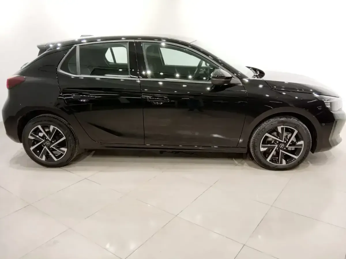 Usado Opel Corsa S 100 CV (73 kW) 2023 Negro Utilitario