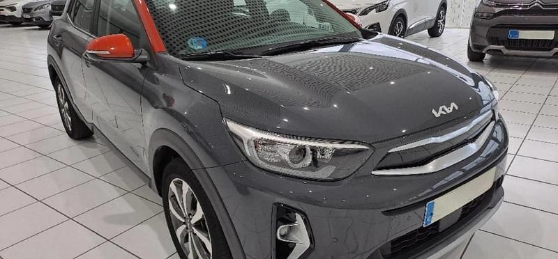 Gris acero Usado 2021 Kia Stonic SUV | 16.720 € (Precio justo) - Imagen 1/4