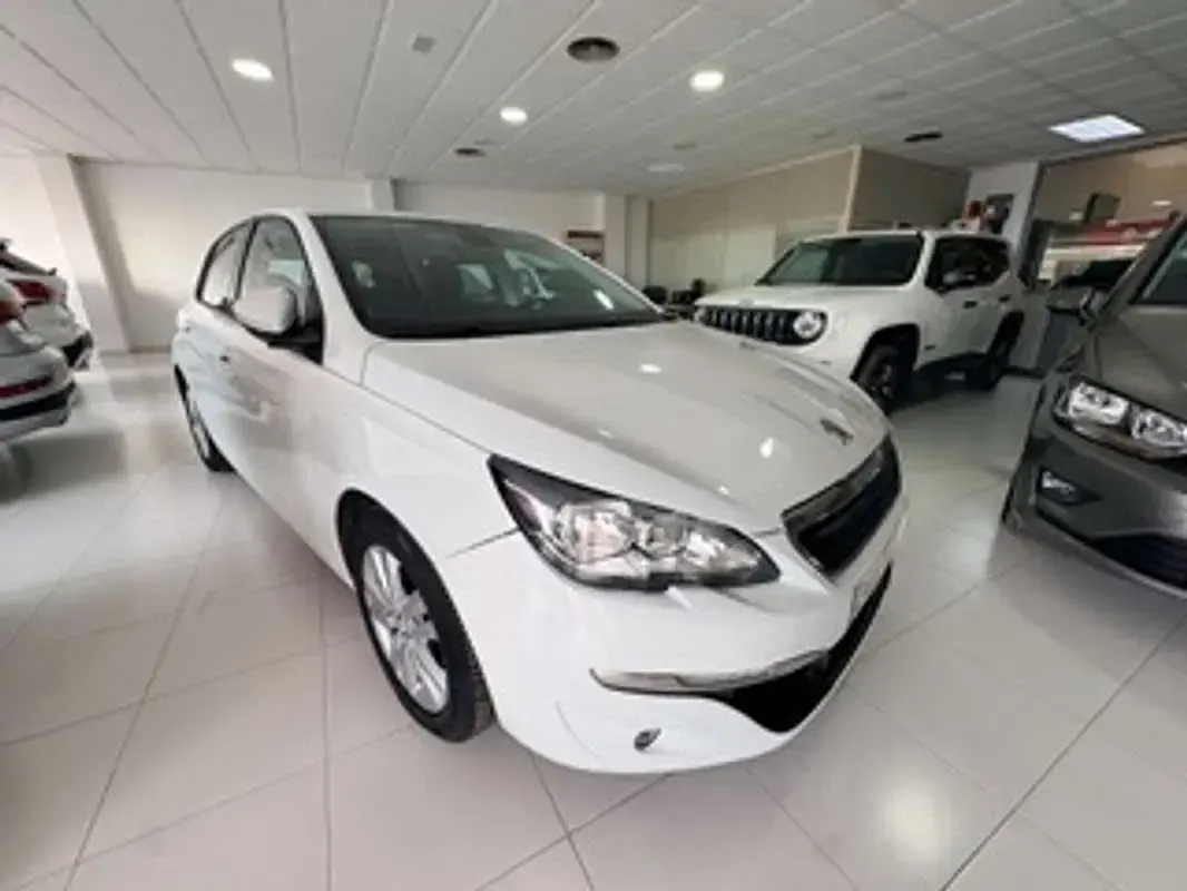 Usado Peugeot 308 Active 125 CV (91 kW) 2015 Blanco Utilitario