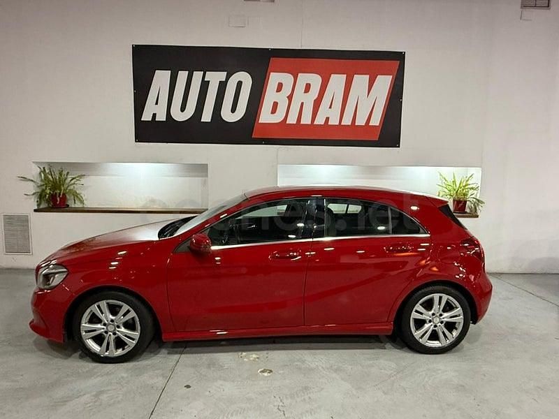 Usado Mercedes A180 Urban 122 CV (89 kW) 2016 Rojo Berlina