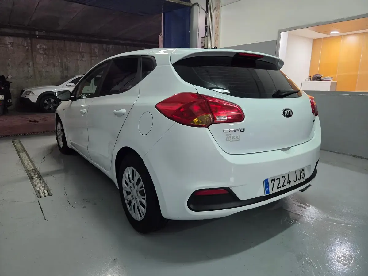 Usado Kia Ceed GT 90 CV (66 kW) 2015 Blanco Utilitario
