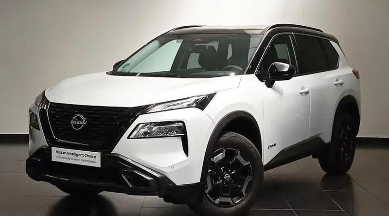 Usado Nissan X-Trail 213 CV (156 kW) 2025 Kori white black metalizado SUV