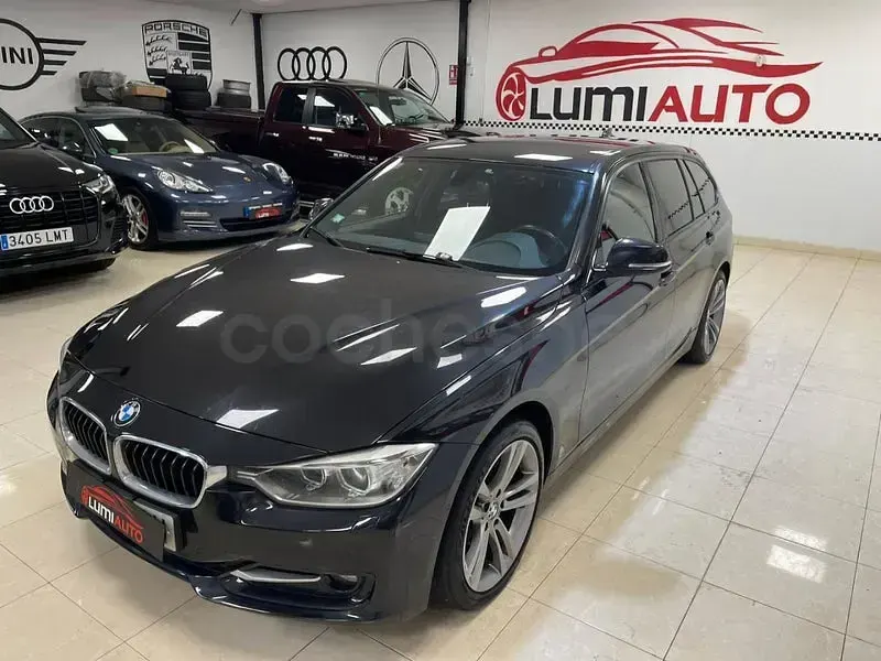 Usado BMW 318 M Sport 150 CV (110 kW) 2015 Negro Familiar