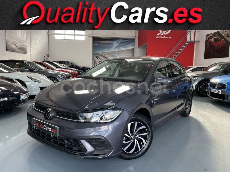 Gris Usado 2022 VW Polo Life Berlina | 18.900 € (Un poco caro) - Imagen 1/4