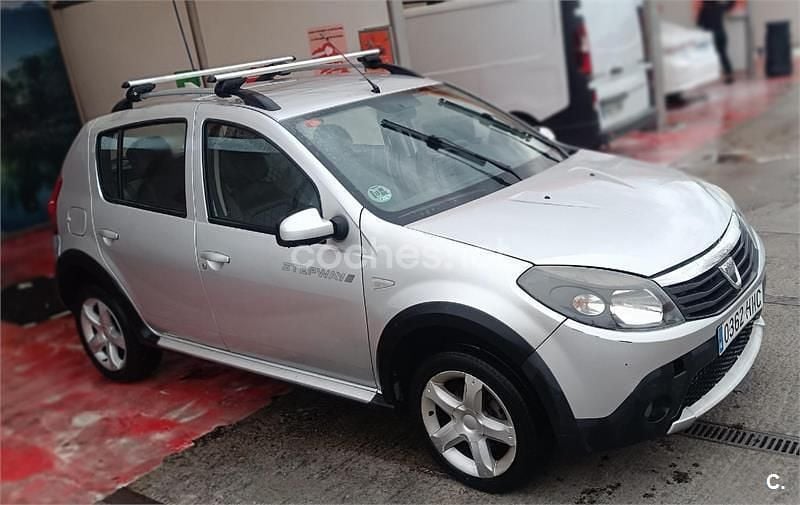 Usado Dacia Sandero Stepway 90 CV (66 kW) 2011 Gris / plata Berlina