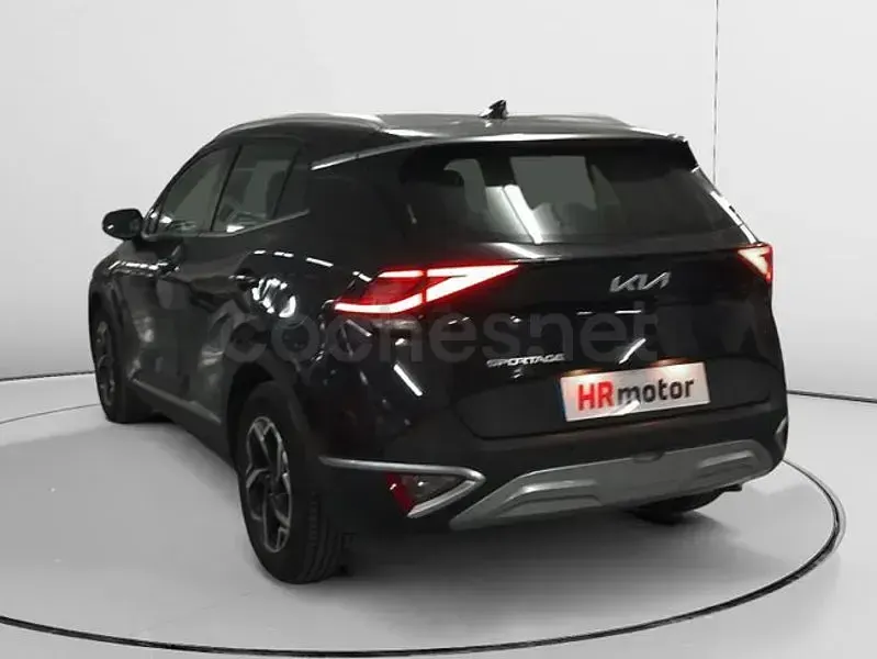 Usado Kia Sportage 136 CV (100 kW) 2022 Negro SUV