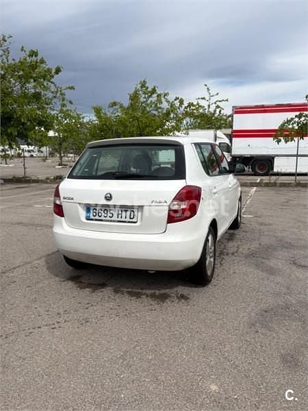 Usado Skoda Fabia 69 CV (50 kW) 2013 Blanco Berlina