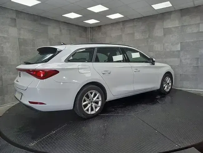 Usado Seat Leon Reference 116 CV (85 kW) 2021 Blanco Berlina