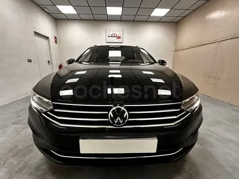 Usado VW Passat Executive 150 CV (110 kW) 2021 Negro Familiar