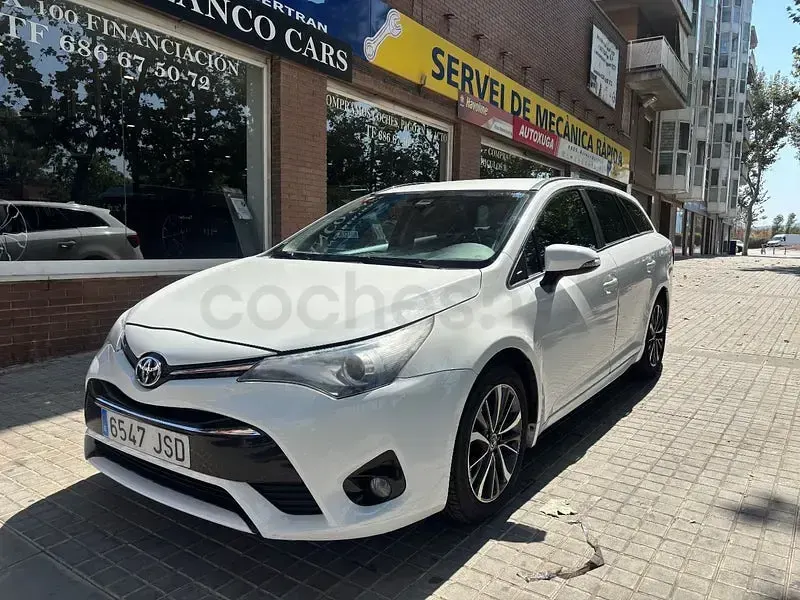 Usado Toyota Avensis Advance 143 CV (105 kW) 2016 Blanco Familiar