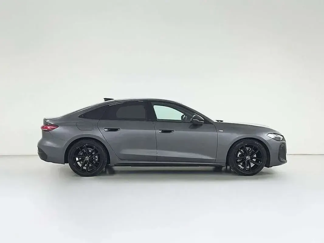 Usado Audi A5 204 CV (150 kW) 2025 Gris / plata Berlina