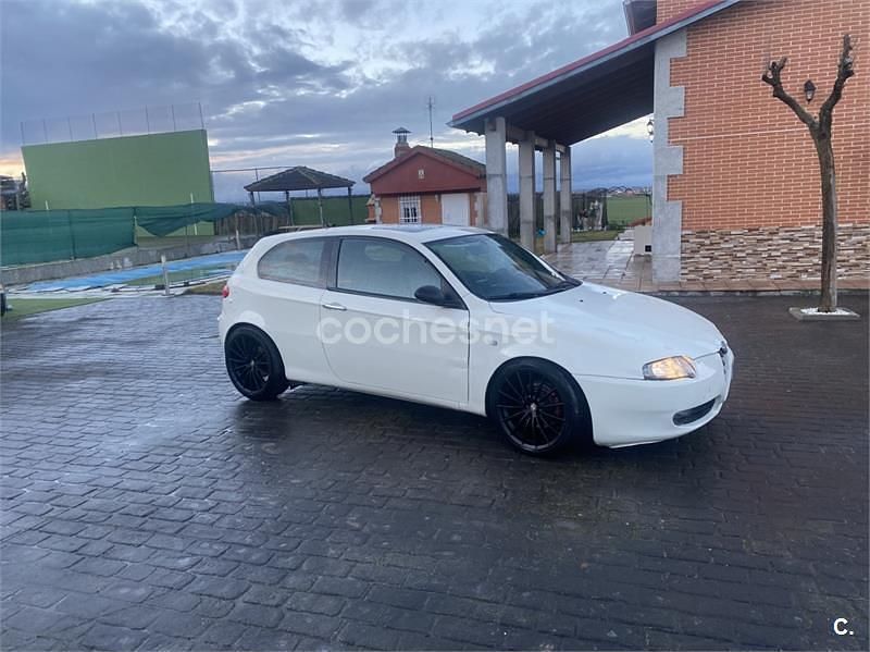 Usado Alfa Romeo 147 Progression 140 CV (102 kW) 2003 Blanco Utilitario