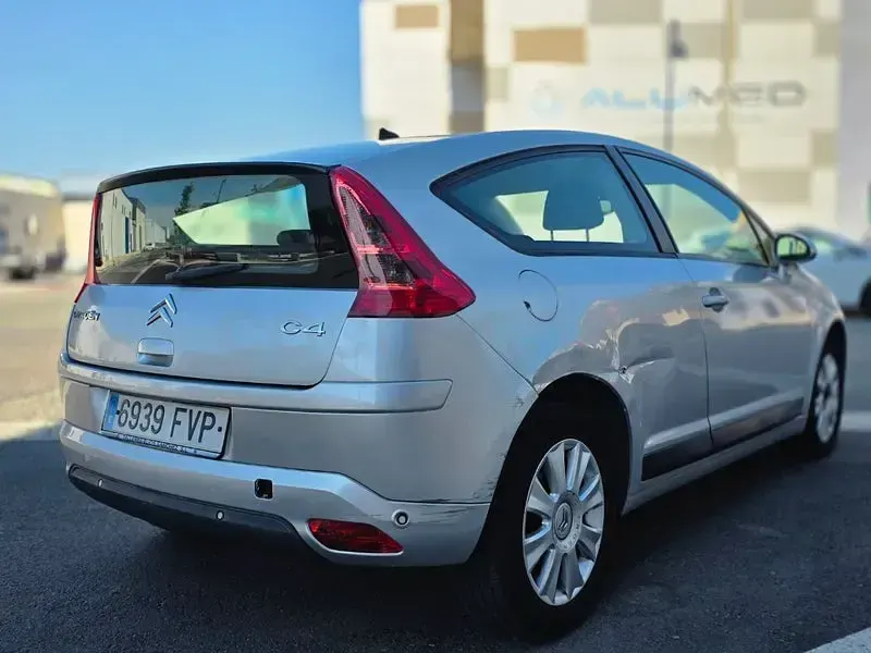 Usado Citroën C4 VTR Sport 110 CV (80 kW) 2007 Gris / plata Berlina