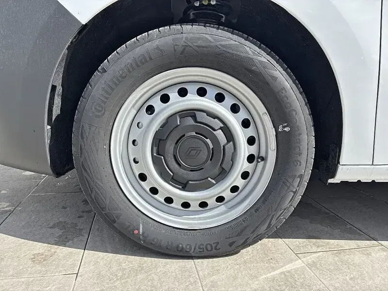 Usado Renault Kangoo 88 kW (120 CV) 2024 Blanco Monovolumen