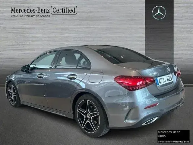 Usado Mercedes A180 136 CV (100 kW) 2025 Gris montaña
