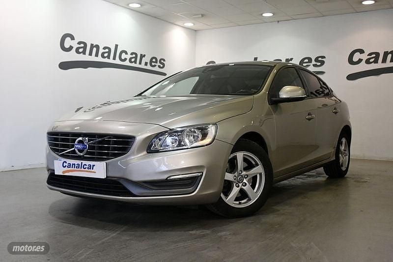 Verde Usado 2014 Volvo S60 Momentum Berlina | 9725 € (Buen precio) - Imagen 1/4