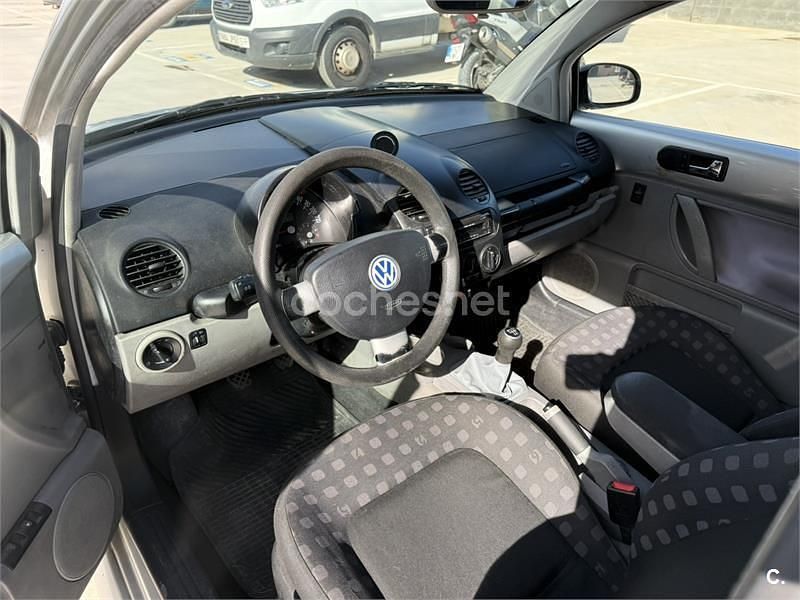 Usado VW New Beetle 100 CV (73 kW) 2000 Gris / plata Utilitario
