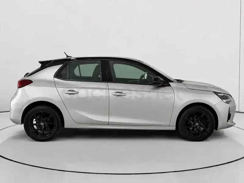 Usado Opel Corsa 100 CV (73 kW) 2023 Gris / plata Utilitario