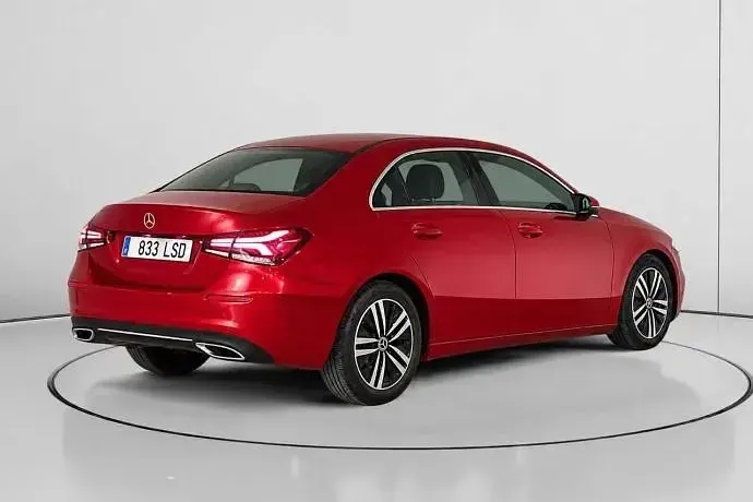 Usado Mercedes A180 116 CV (85 kW) 2021 Rojo Berlina