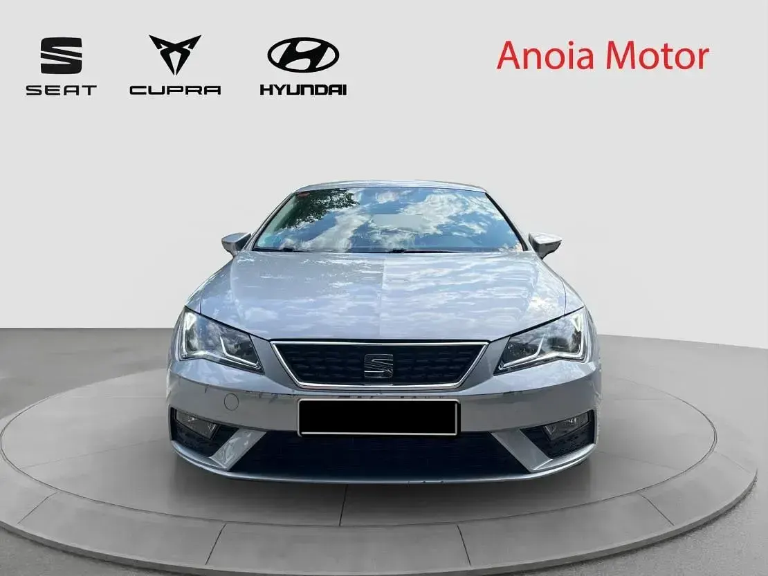 Usado Seat Leon Style 116 CV (85 kW) 2019 Plata Berlina
