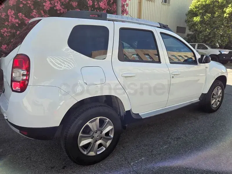 Usado Dacia Sandero Lauréate 90 CV (66 kW) 2014 Blanco Berlina