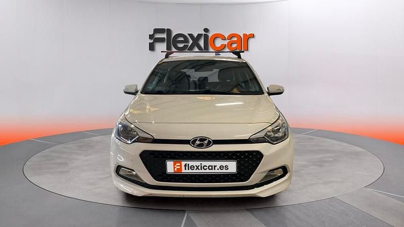 Usado Hyundai i20 84 CV (61 kW) 2017 Gris Berlina