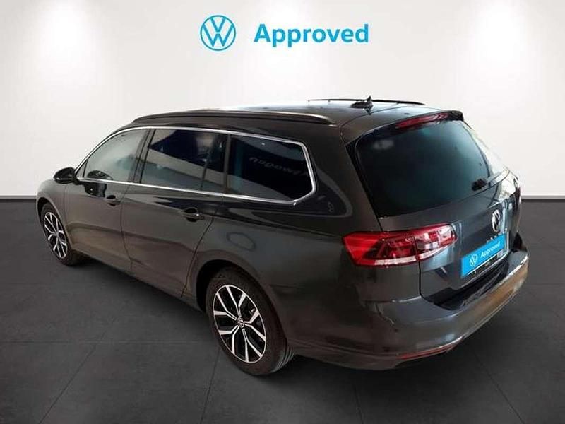 Usado VW Passat Executive 150 CV (110 kW) 2024 Gris Familiar