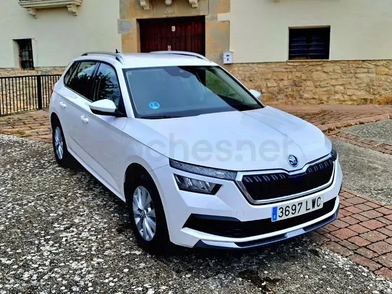 Usado Skoda Kamiq Style 110 CV (80 kW) 2022 Blanco SUV