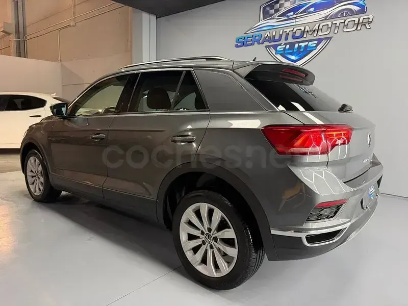 Usado VW T-Roc Advance 150 CV (110 kW) 2022 Gris / plata SUV