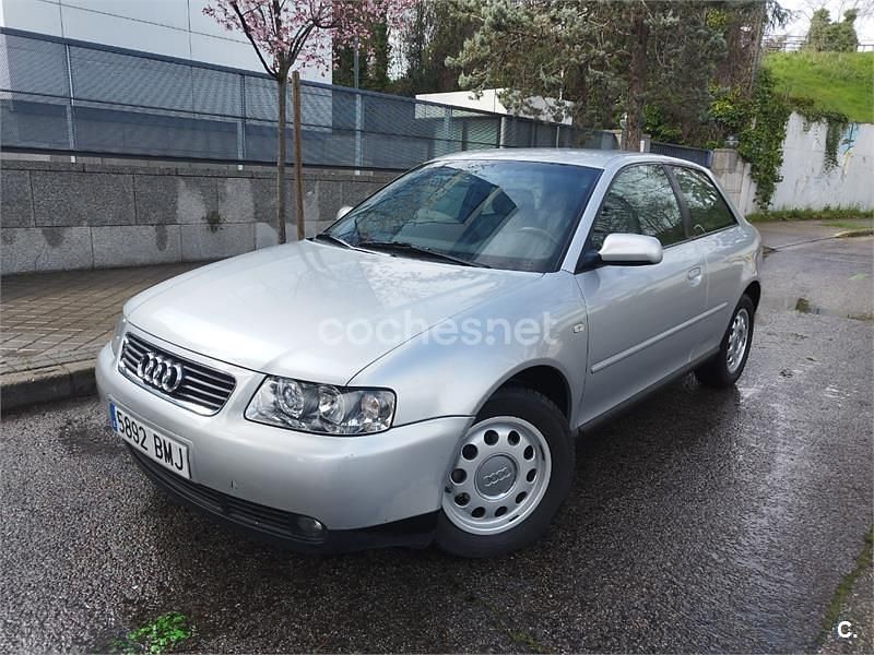 Usado Audi A3 Ambition 101 CV (74 kW) 2001 Gris / plata Utilitario