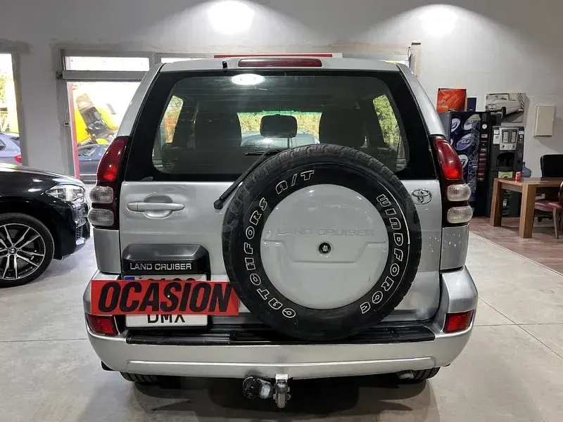 Usado Toyota Land Cruiser 166 CV (122 kW) 2005 Gris / plata SUV