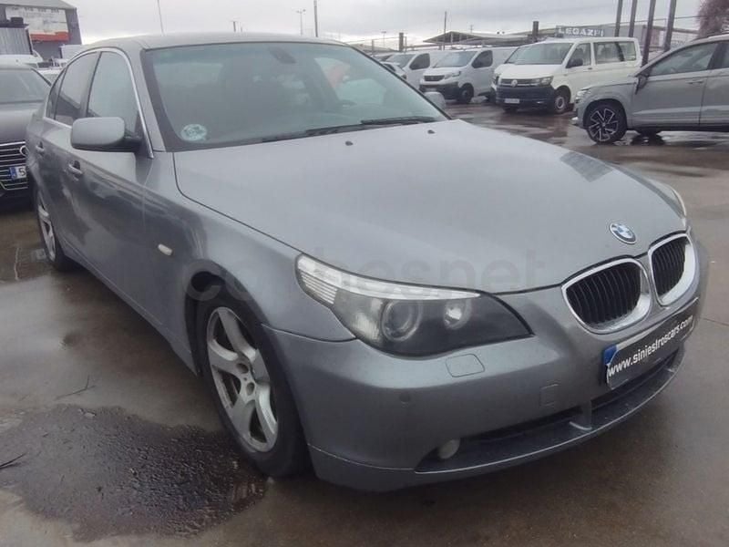 Usado BMW 530 193 CV (141 kW) 2004 Gris / plata Berlina