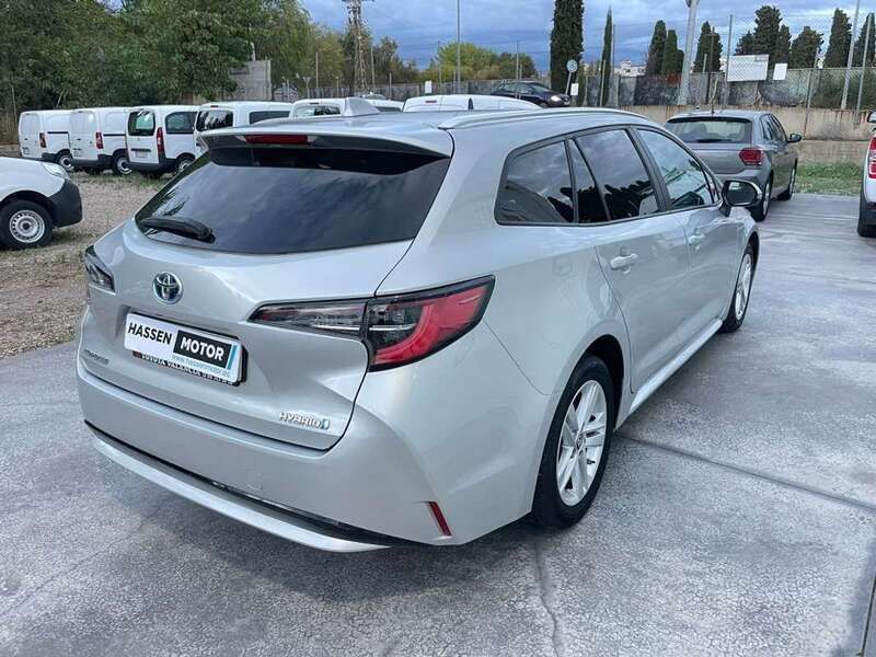 Usado Toyota Corolla Active 122 CV (89 kW) 2021 Plateado Familiar