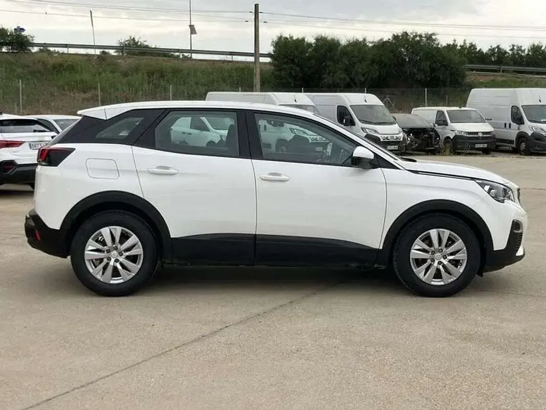 Usado Peugeot 3008 Active 131 CV (96 kW) 2018 Blanco SUV