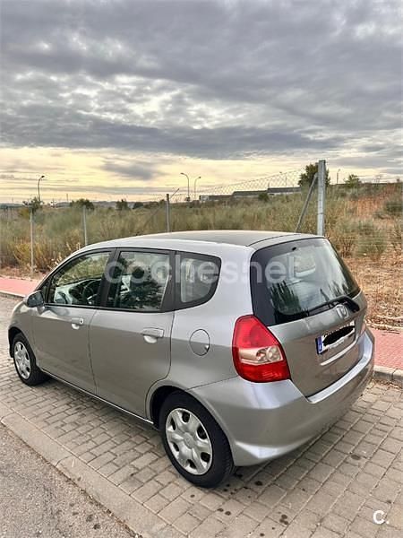 Gris / plata Usado 2005 Honda Jazz LS Utilitario | 3300 € (Precio justo) - Imagen 1/4
