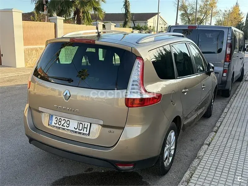 Usado Renault Scenic E-Tech Dynamique 130 CV (95 kW) 2015 Beige Monovolumen