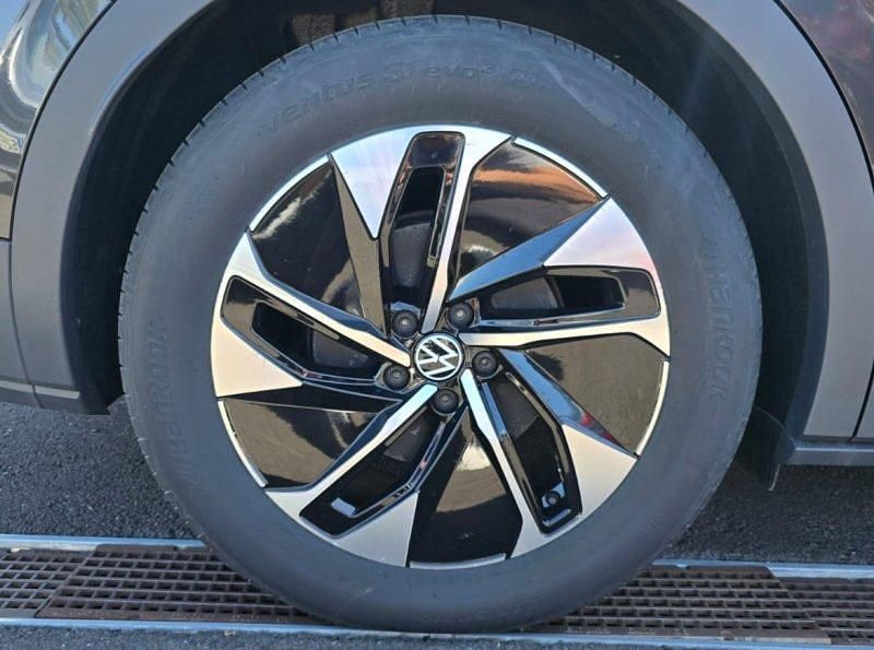 Usado VW ID.4 Pro 150 kW (204 CV) 2025 Gris manganeso metalizado con techo negro SUV