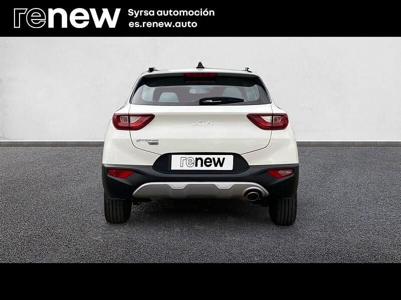 Usado Kia Stonic 120 CV (88 kW) 2022 Blanco SUV