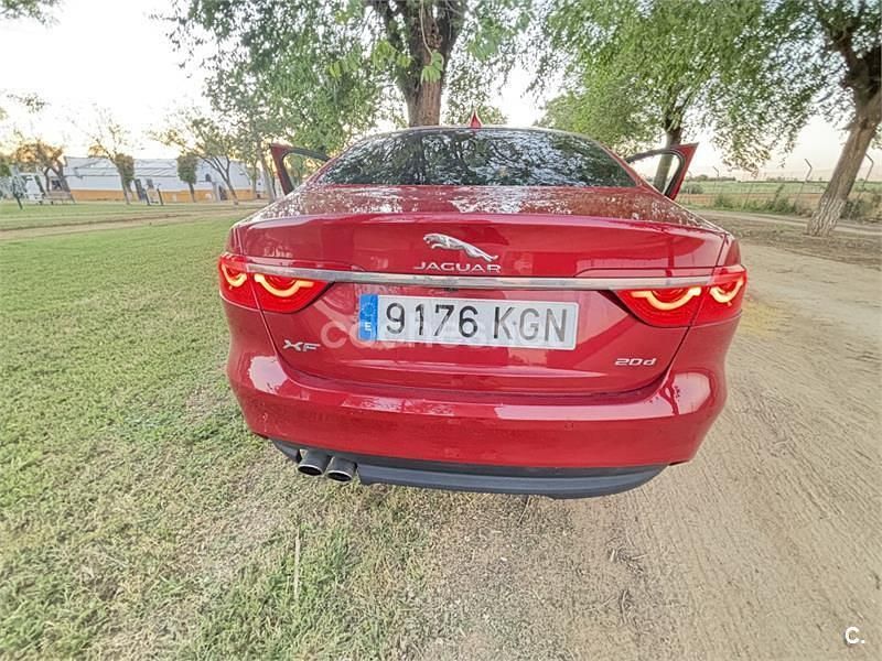 Usado Jaguar XF Pure 180 CV (132 kW) 2018 Rojo Berlina