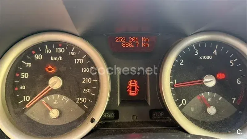 Usado Renault Mégane II Authentique 115 CV (84 kW) 2005 Gris / plata Berlina