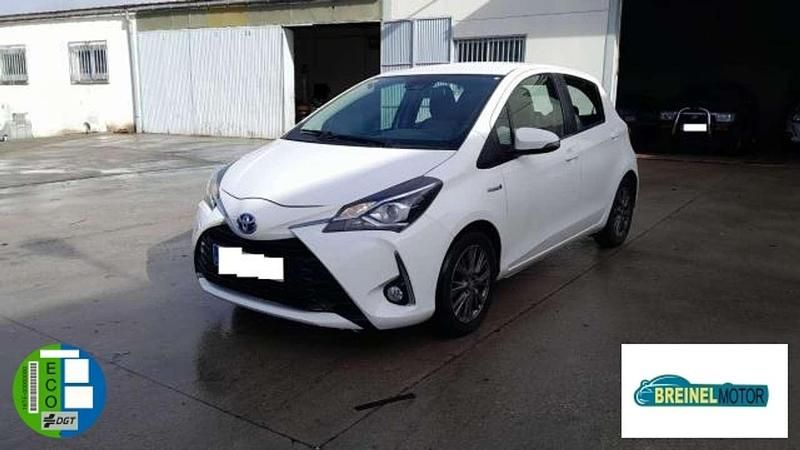 Blanco Usado 2019 Toyota Yaris Hybrid Active Utilitario | 9960 € (Buen precio) - Imagen 1/4