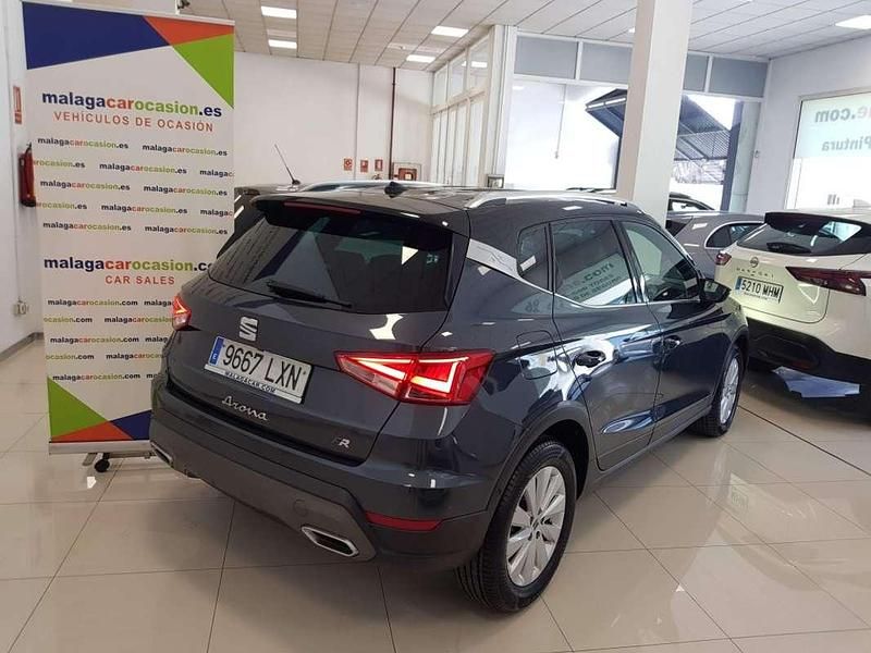 Usado Seat Arona Ecomotive 110 CV (80 kW) 2022 Gris SUV
