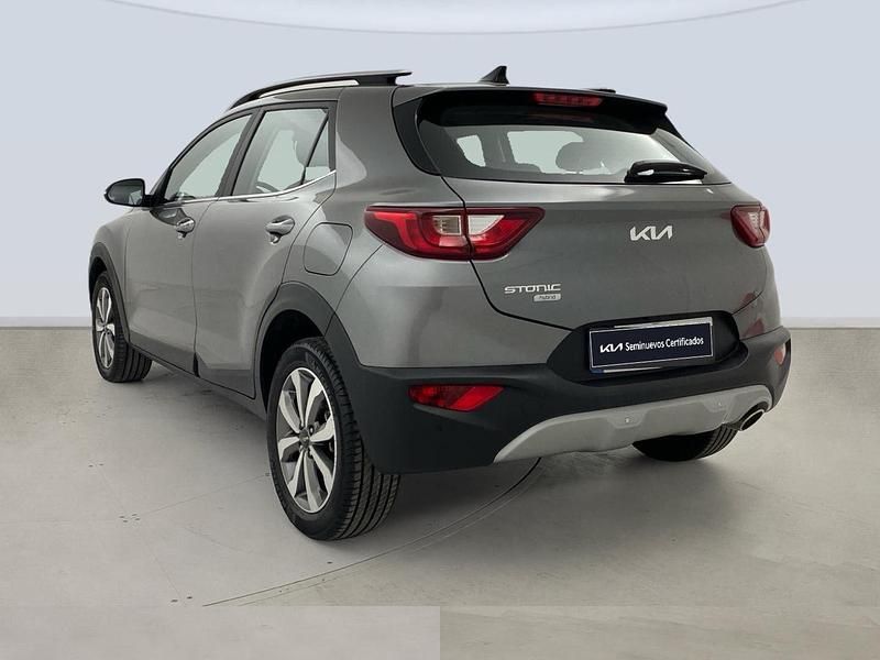 Usado Kia Stonic 100 CV (73 kW) 2025 Gris SUV