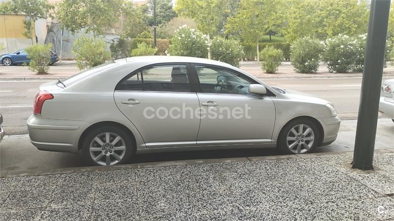 Gris / plata Usado 2003 Toyota Avensis Sol Berlina | 3699 € (Precio justo) - Imagen 1/4