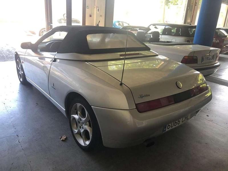 Usado Alfa Romeo Spider 165 CV (121 kW) 2003 Plateado Descapotable