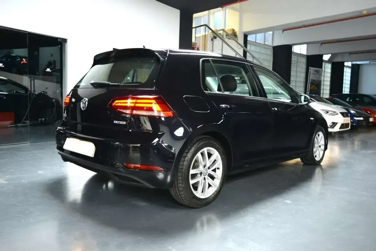 Usado VW Golf VIII Edition 131 CV (96 kW) 2020 Negro Utilitario
